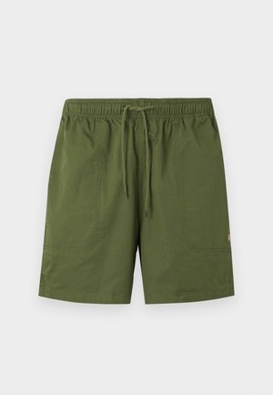 Oliivirohelised lühikesed püksid elastse vöökohaga ja ees oleva paelaga, millel on kaks suurt esimest taskut ja väike logo paremal reiel.