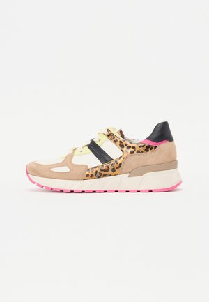 Trainers - latte/pink