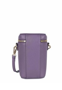 Paarse leren crossbody tas met een gestructureerde rechthoekige vorm, voorzien van een ritssluiting aan de bovenkant en accenten van goudkleurig metaal.