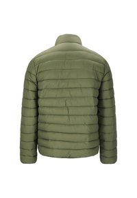 Puffjakke i olivengrøn med en quiltet design med vandrette sømme, høj krave og glat tekstur. Ingen synlige lynlåse eller lommer.