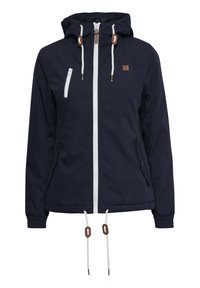 Marineblå vanntett jakke med hvit glidelås, snører i hetta og elastiske mansjetter. Har sidelommer og et logo-patch på brystet.