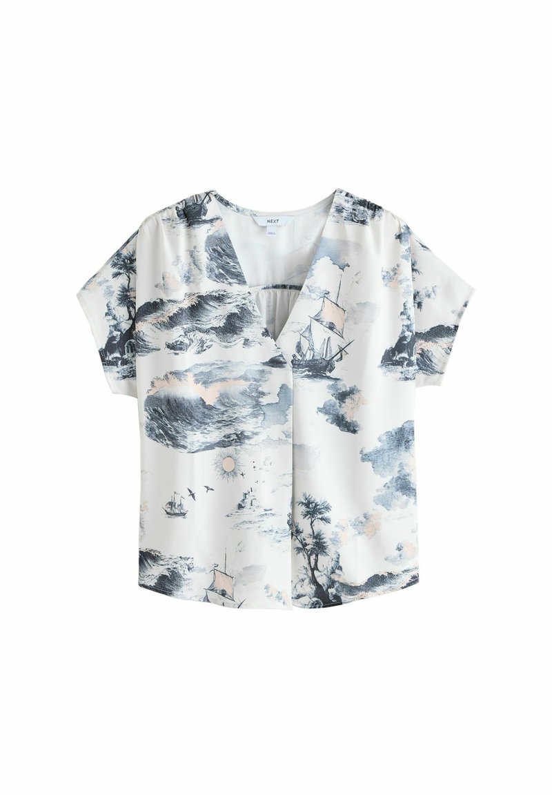 Witte blouse met korte mouwen en V-hals, voorzien van een nautische print in marineblauw en lichtroze met schepen, golven, palmbomen en vogels.