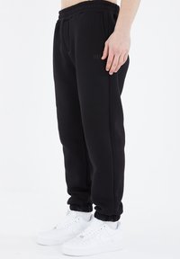 Megaman BASIC JOGGING - Jogginghose - schwarz