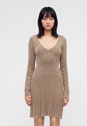 Guess, LS JOANNA DRESS - Дневна рокля - totally taupe