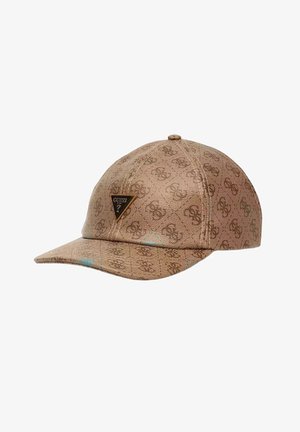 Casquette de baseball marron à motif avec un patch logo triangulaire Guess à l'avant, présentant un design monogramme répétitif de la marque.
