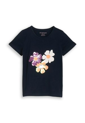 Marineblaue Kurzarmbluse mit drei Pailletten-Blumen in Lila, Weiß und Orange auf der Vorderseite, Größe 104/110.