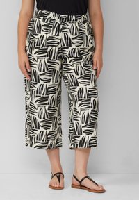 Zwart-wit gestreepte culottebroek met een elastische tailleband, voorzien van een bladdessin en een losvallende pasvorm. G gedragen met platte sandalen.