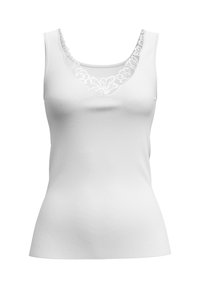 Débardeur blanc avec un tissu texturé, un col légèrement ondulé orné de détails en dentelle florale, et de fines bretelles droites.