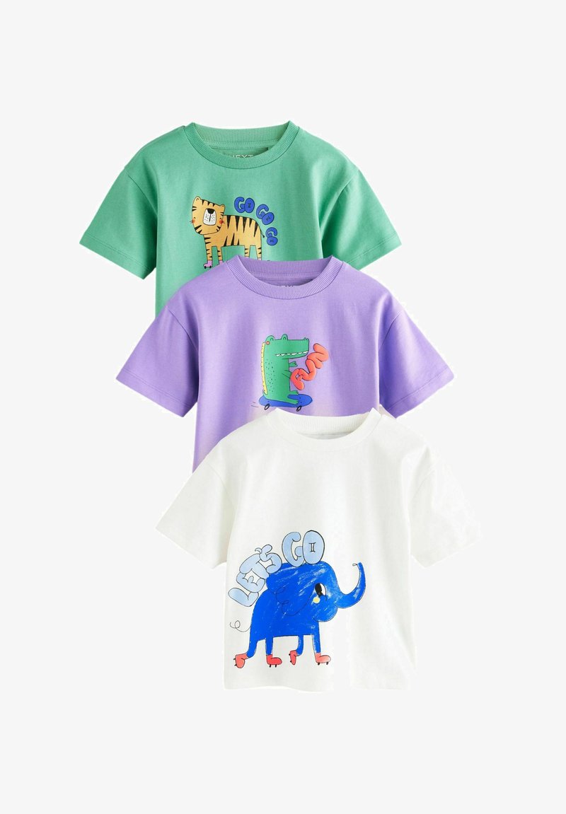 Trys trumpomis rankovėmis vaikiški marškinėliai žali, violetiniai ir balti, kiekviename priekyje yra animacinis gyvūnas ir tekstas.