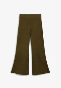 Pantalones de pierna amplia en verde oliva, hechos de tela texturizada. Presentan una cintura alta y un dobladillo acampanado para un ajuste relajado.