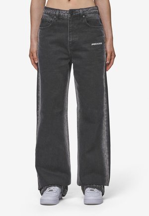 Pegador GINA - Jean boyfriend - washed black white
