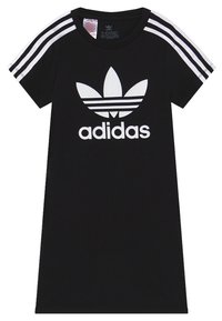Černé šaty s krátkým rukávem s bílým logem Adidas a třemi bílými pruhy na každém rameni, vyrobené z měkké látky. Vhodné pro pohodlné nošení.