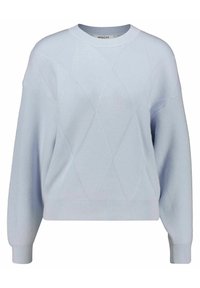 Pull en tricot bleu clair avec un col rond, une coupe oversize, un motif texturé en losanges, et des poignets et un ourlet côtelés.