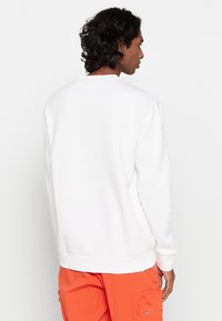 Levi's® STANDARD GRAPHIC CREW SILVERTAB SLAB  - Sweatshirt -  white