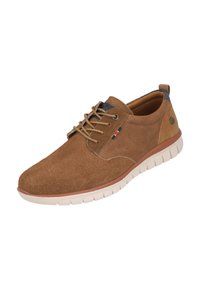 Zapatos casuales de ante marrón con punta redonda, suela de goma de color claro y cordones beige con un pequeño detalle azul cerca del talón.