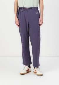 Nike ACG HIKE PANT - Tygbyxor - dark raisin/black/white