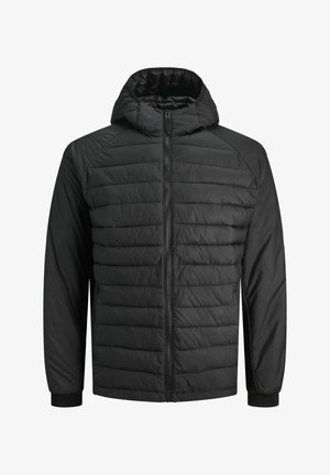 Schwarze gepolsterte Jacke mit Reißverschluss vorne, Kapuze und elastischen Bündchen. Hat eine strukturierte Oberfläche und ein horizontal gestepptes Muster. Leichtes Design.