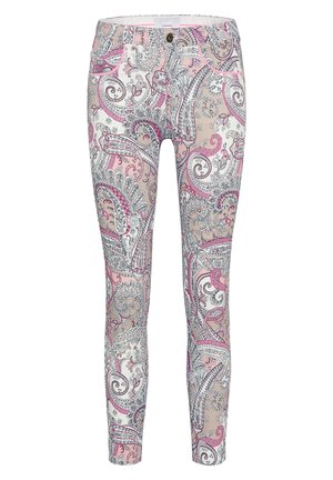 Pantalones ajustados con un patrón floral de paisley en tonos rosa y gris, adornados con intrincados detalles en negro y un cierre de botón en la parte delantera.