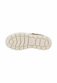 Suola di una scarpa marrone con battistrada spesso e bianco, scanalato, e un'area rettangolare al centro con la scritta "REPLAY SINCE 1981."