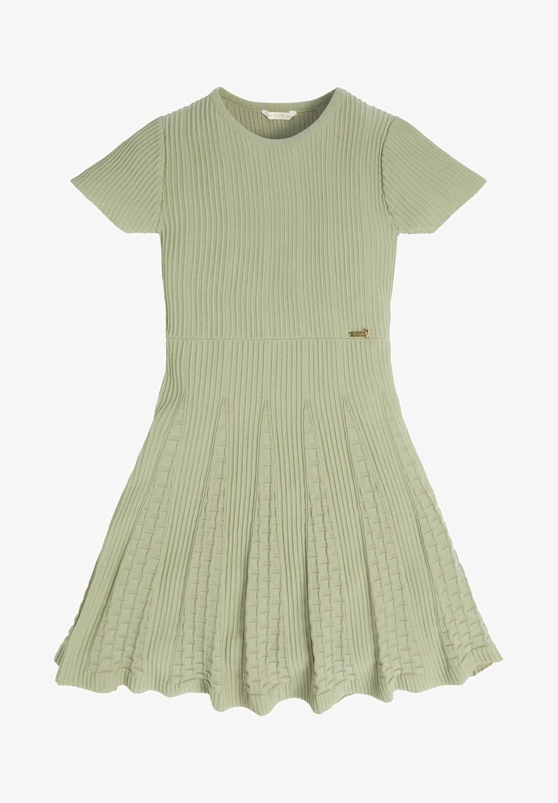 Robe en maille côtelée vert clair, dotée d'un corsage ajusté, d'une jupe évasée et d'une texture tissée avec un accent décoratif en métal doré.