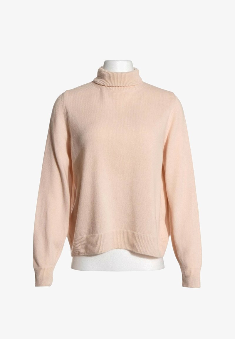 Pull col roulé rose clair à manches longues avec poignets et ourlet côtelés, présenté sur un buste de mannequin blanc.