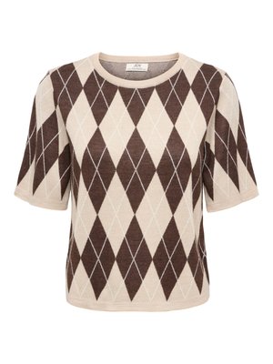 Trumpomis rankovėmis smėlio spalvos megztinis su rudų ir šviesiai smėlio spalvos rombų raštu ir apvalia iškirpte.