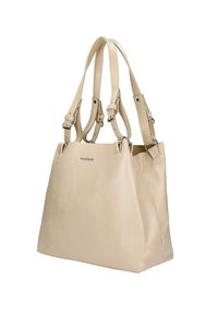 Borsa tote in pelle beige con più spallacci regolabili, hardware in argento e design strutturato. Texture liscia, senza pattern visibili.