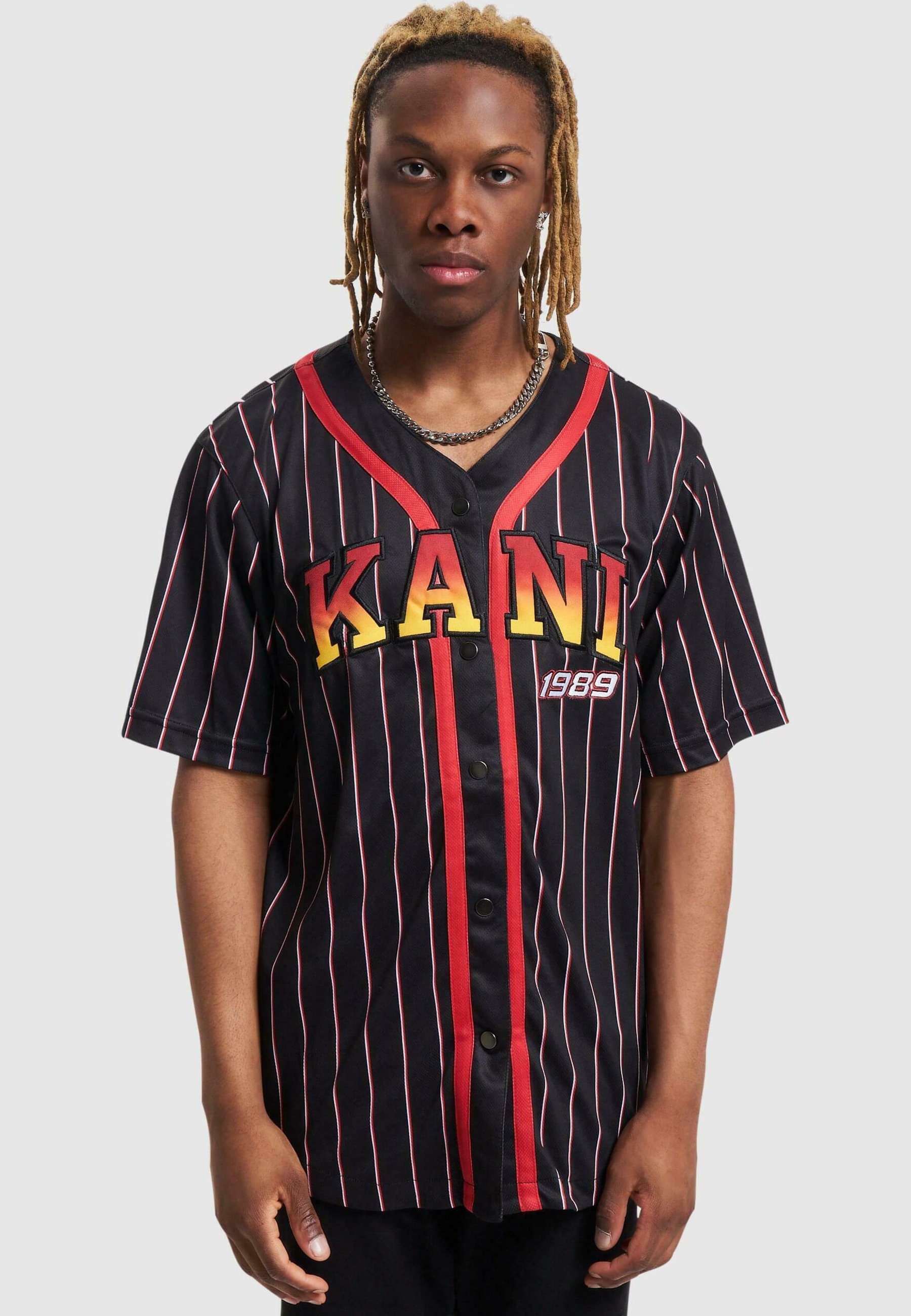 Karl Kani Maglietta Baseball Donna Uomo – Varsity Pinstripe – Cotone Morbido Con Scollo A V