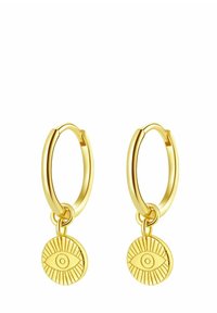 Orecchini a cerchio in oro con un ciondolo rotondo texturizzato che presenta un design ad occhio, dettagliato con linee radiali. Finitura liscia, costruzione leggera.