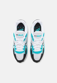 Nike Sportswear AIR MAX SOLO - Sneakers low - white/black/pure platinum