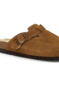 Sandal in suede marrone senza chiusura, con un cinturino con fibbia, suola testurizzata e imbottitura accogliente. Punta rotonda e design minimalista.