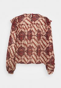 Blusa rossa e beige con motivo, colletto a ruota, maniche lunghe e dettagli plissettati sul retro. Tessuto semitrasparente e leggero.