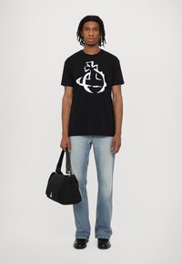 Vivienne Westwood STENCIL ORB CLASSIC UNISEX - Print T-shirt - black