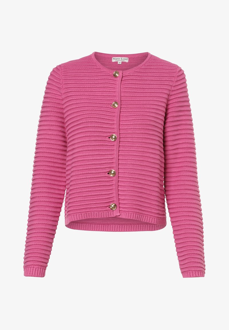 Rosa stickad cardigan med horisontell ribbad textur, rund halsringning och fem metallknappar fram. Hel längd på ärmarna.