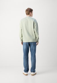 HUGO NINNYO - Felpa - light pastel green