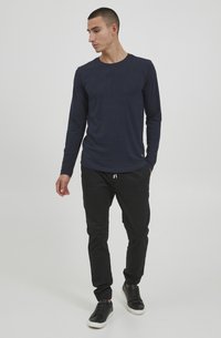 11 Project PRANAKLET - Topper langermet - dark blue