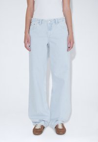 Niewybrane, stream superlight retro contrast