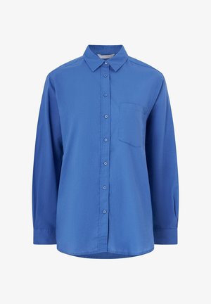 Camisa de botones de manga larga en tejido azul sólido; cuenta con un cuello, un bolsillo en el pecho y dobladillo redondeado. Textura suave y corte estándar.