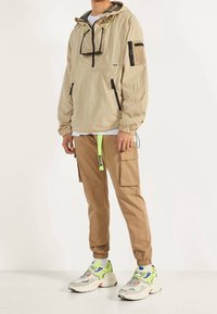 Bershka Outdoorjacka - beige
