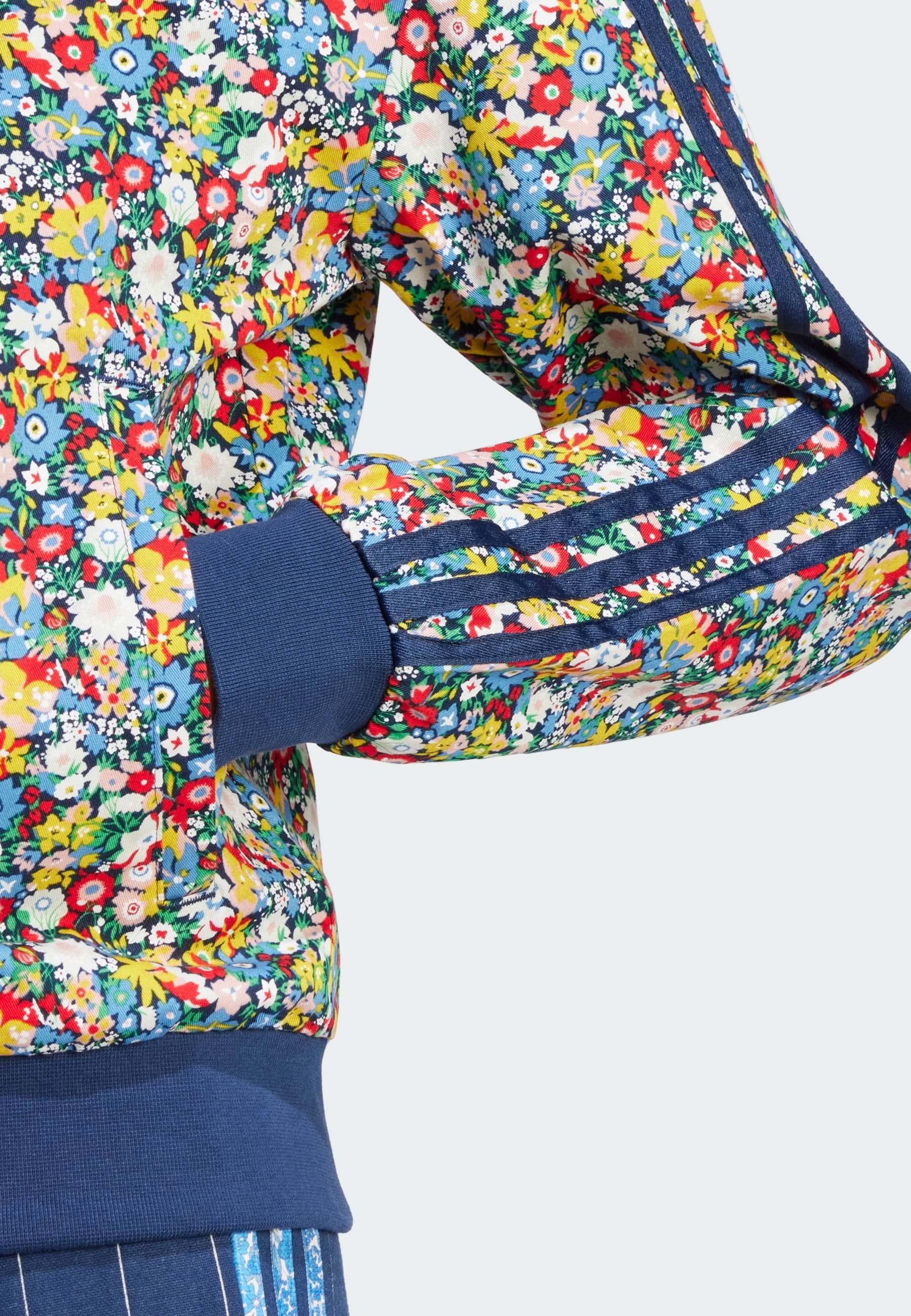 adidas フラワープリント パーカー　LIBERTY LONDON adidas フラワープリント パーカー LIBERTY LONDON