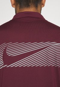 Nike Performance Sport T-Shirt - night maroon