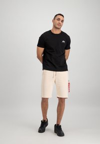 Alpha Industries X-FIT - Donji dijelovi trenirke - jet stream white