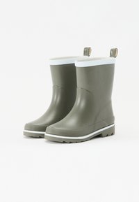 Bottes de pluie en caoutchouc vert olive avec un bandeau supérieur blanc, semelle texturée et deux boucles arrière pour un enfilage/défilage facile.