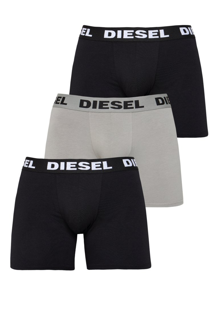 Drei Paare Herren-Boxershorts in Schwarz und Grau. Mit einem weichen, elastischen Bund mit "DIESEL"-Logo in Weiß. Aus Baumwollmaterial.