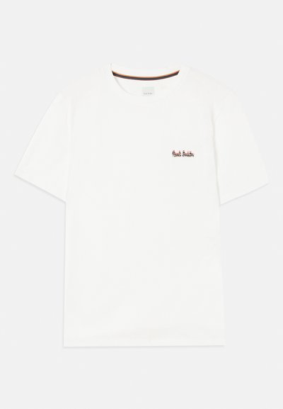 T-shirt bianco in cotone con maniche corte. Presenta un piccolo logo ricamato multicolore sul lato sinistro del petto e un bordo a strisce sul collo.