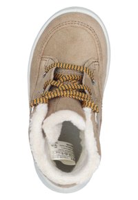 Hellbraune Wildleder-Mid-Top-Schuhe mit orange gestreiften Schnürsenkeln, weichem weißen Futter und weißer Gummisohle. Mit Metallösen und gestickten Details.