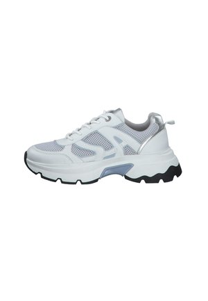 Weiße Sneaker mit Obermaterial aus Mesh und Leder, silbernen Akzenten, grauen Seiten, dickem weißen Zwischensohle und schwarzem Gummiaußensohle mit Wellenmuster.