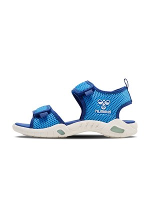Blaue Netzsandalen mit weißen Sohlen, ausgestattet mit verstellbaren Riemen, einer strukturierten Oberfläche und einem auffälligen Logo an der Seite.