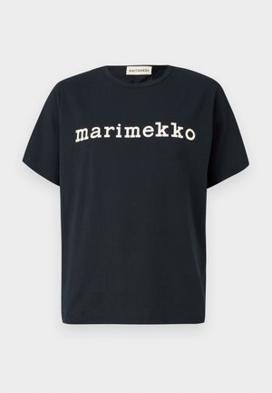T-shirt di cotone blu navy con maniche corte e scollatura rotonda. Presenta la scritta "marimekko" in bianco, con caratteri in grassetto, sul petto.