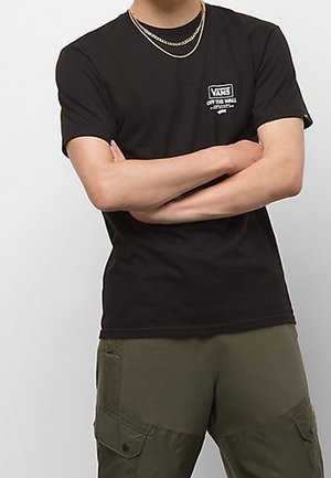 Czarny bawełniany t-shirt z nadrukowanym logo Vans na piersi. Krótkie rękawy i klasyczny design z okrągłym dekoltem.